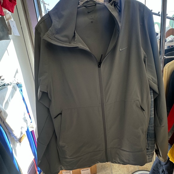 Nike Men's Charcoal Windbreaker Set (Windbreaker & Sweats) - Picture 1 of 8